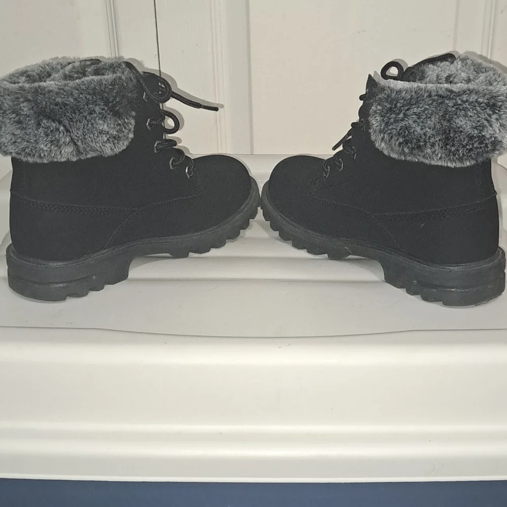 Lugz combat bootie - faux fur - size 2 - lace up non slip memory foam